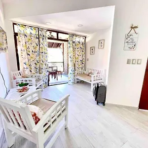 https://las-terrenas-beachfront-2-bedrooms-condo-with-pool.greaterantilleshotels.net